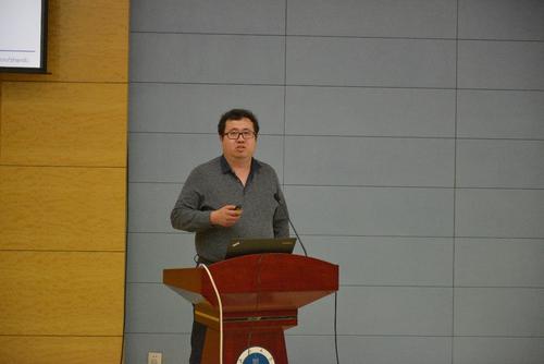 南京大学詹德川副教授做《Multi-Model Learning in Mobile Environment》报告 南京大学詹德川副教授做《Multi-Model Learning in Mobile Environment》报告